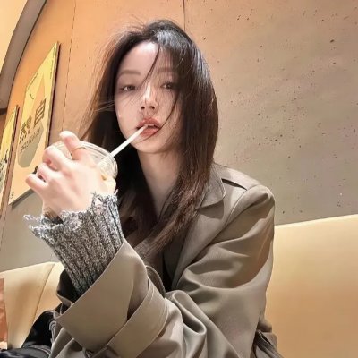 小镇幽浮海报